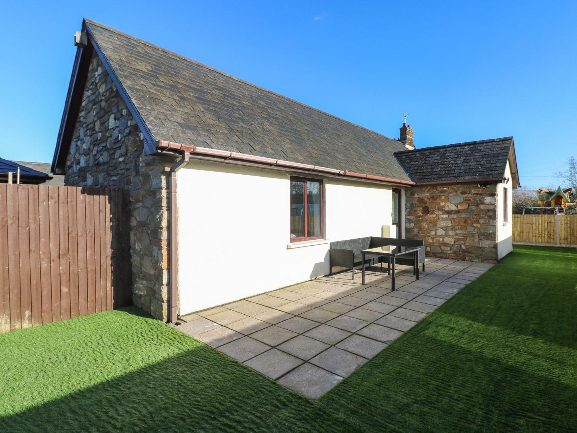 The Old Well Bungalow - Ty Mawr Farm Cardiff Bagian luar foto